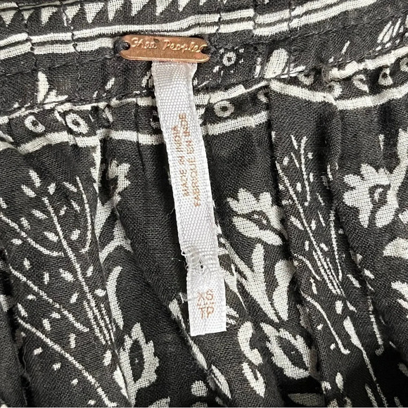 Free People Black and White Printed Triangle Top Maxi Dress Size X-Small
. - Picture 15 of 16